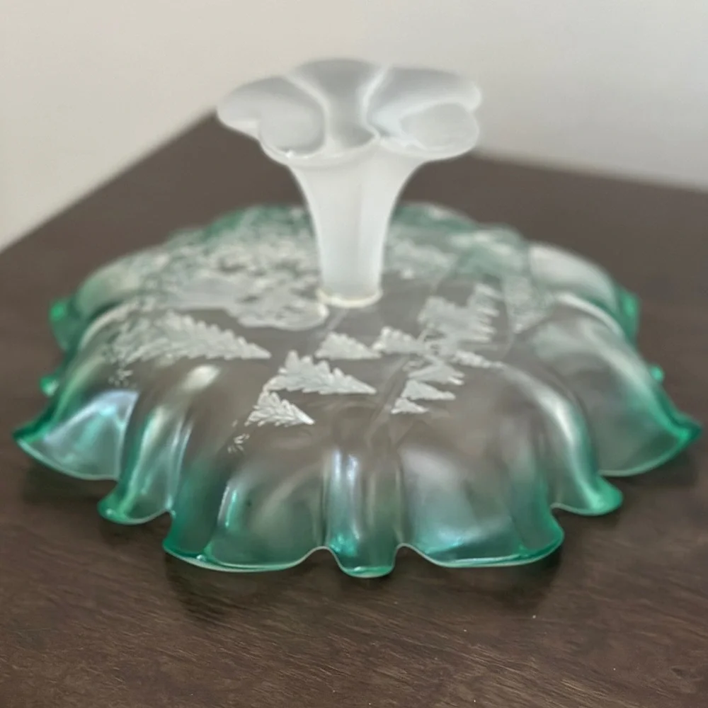 MIKASA PEDESTAL‎ CHRISTMAS WINTER CANDY DISH RUFFLED FLUTED EDGES FROSTED GREEN